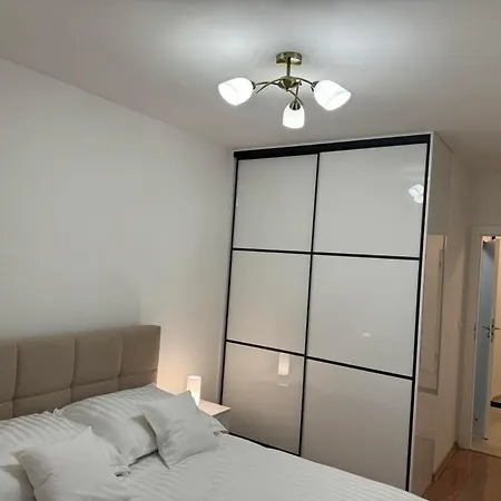 Janickiego 159 Parking Free Poznań